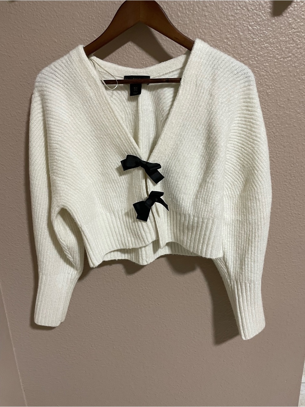 House of Harlow 1960 Cream V-Neck Cropped Sweater with Black Bows